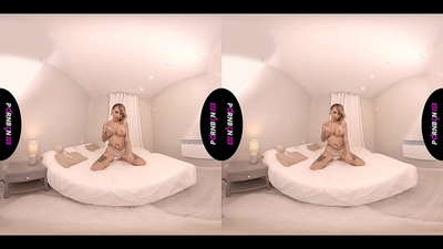 PORNBCN VR Зрелая испанская милфа мастурбирует и сосет твой член в ПОВе во время курения и дрочки ногами