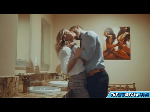 ❤️ когда грудастая блондинка соблазняет тебя в общественном туалете ️ Жесткое порно на сайте eviewporn.ru